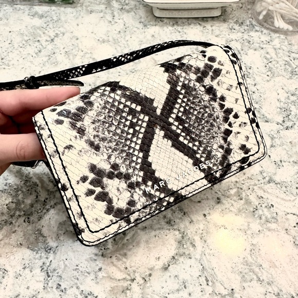 ✨ Marc Jacobs Snake print crossbody - Picture 2 of 8